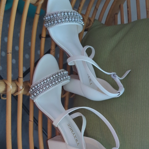 Elegant White Strappy Heels with Silver Accents - Picture 2 of 5